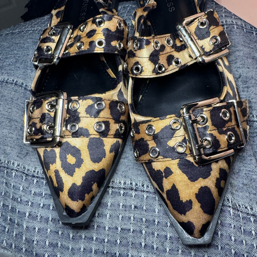 BERNESS 
Double Buckle Pointed Toe
Slingback Flat Leopard Brand New - Picture 10 of 11